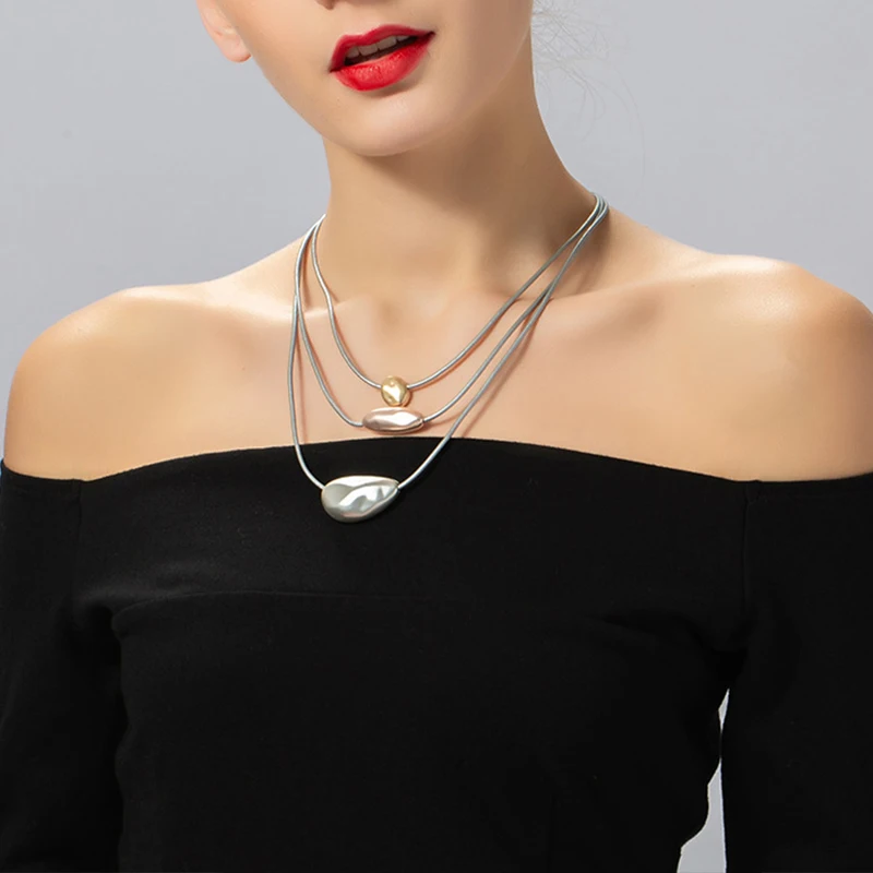 Фото Ожерелье женское из кожи с металлическими бусинами в стиле бохо | Украшения и