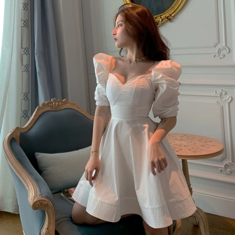 

Женское вечернее платье средней длины, с длинным рукавом