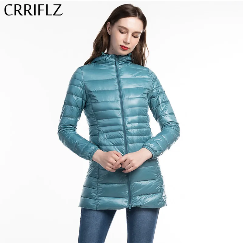 Женская куртка средней длины ультра светильник с капюшоном на осень и зиму белая