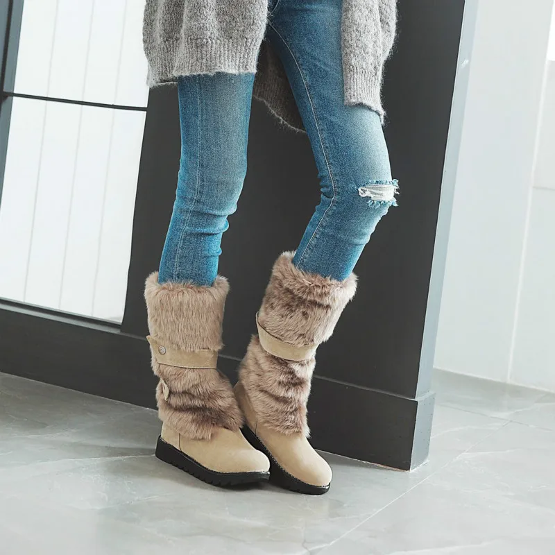 Женские сапоги до колена зимние теплые на танкетке с кисточками высоком каблуке