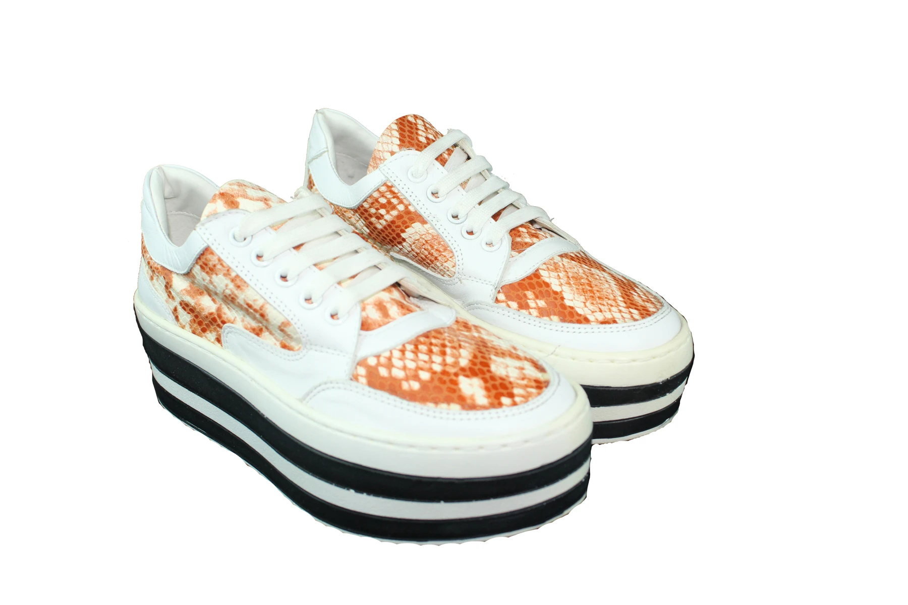 

Кроссовки женские ZER белые