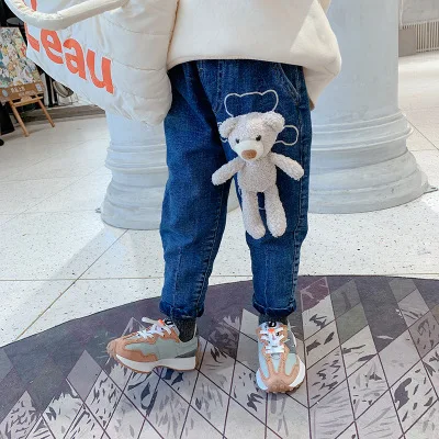 

Для маленьких девочек джинсовые штаны 2020 Новинка осени, детская юбка-брюки для девочек, джинсы с медведем кукла Дети свободного покроя ковб...