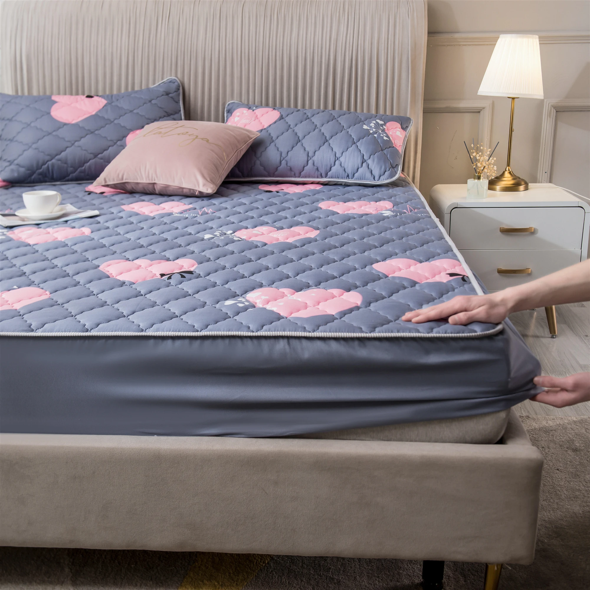 Водонепроницаемый стеганый чехол на матрас наматрасник с антибактериальным