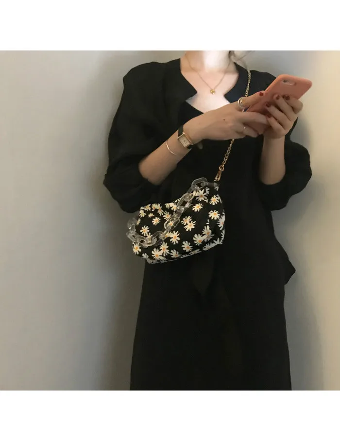

Korea Women Underarm Bag Ladies Baguette Bags Chain Small Daisy Travel Bag Vacation Hand Bags Crossbody Bags New 2021 Fashion