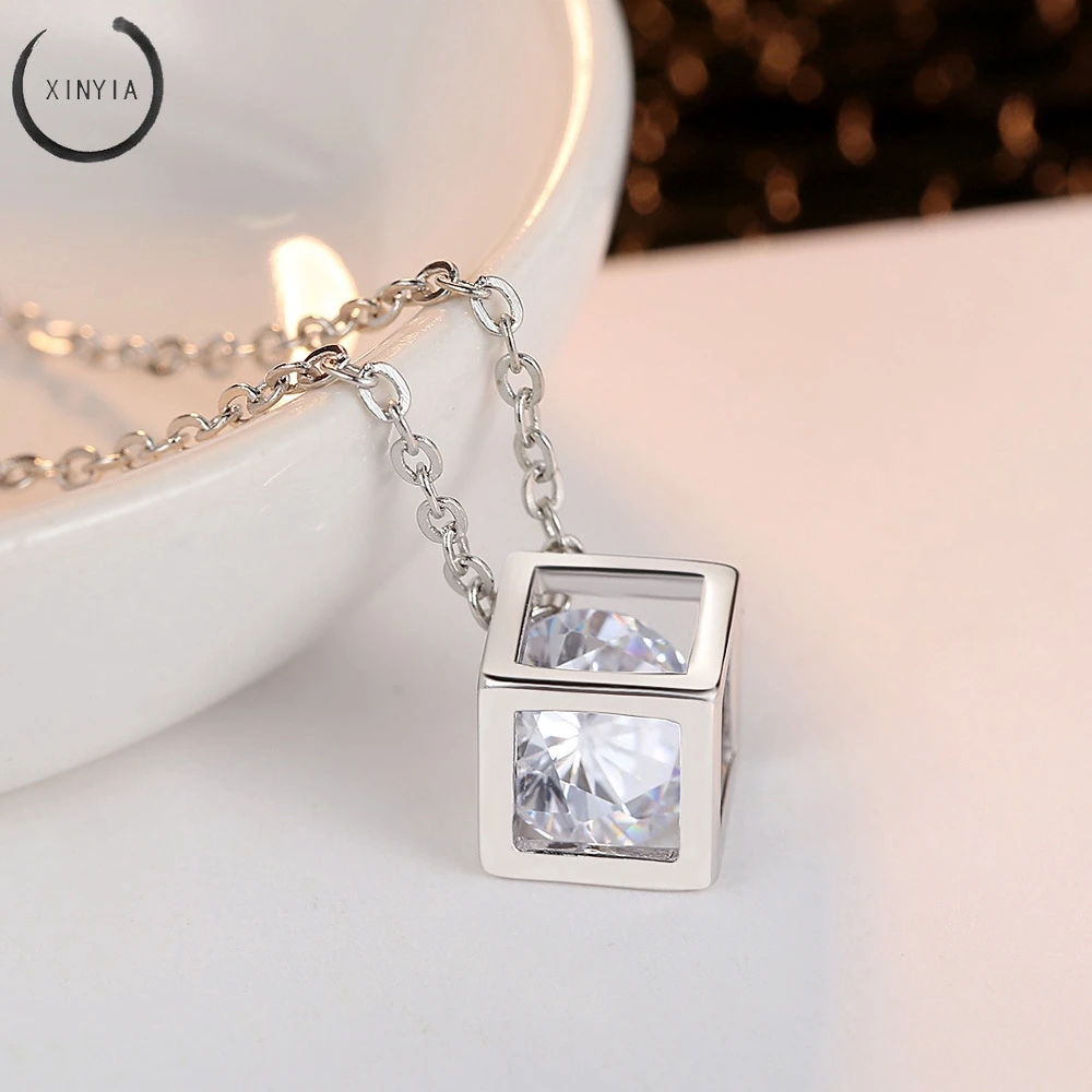 

Anti Rust Alloy Necklace Crystal Diamond Fashion Model