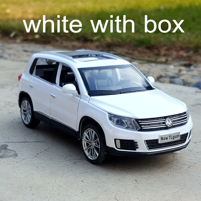 1:32, немецкая модель автомобиля VW Tiguan, литая под давлением, модель автомобиля из Золотого Металла, оттягивающая назад, модель автомобиля с подсветкой, игрушка в подарок для детей - Цвет: White with box