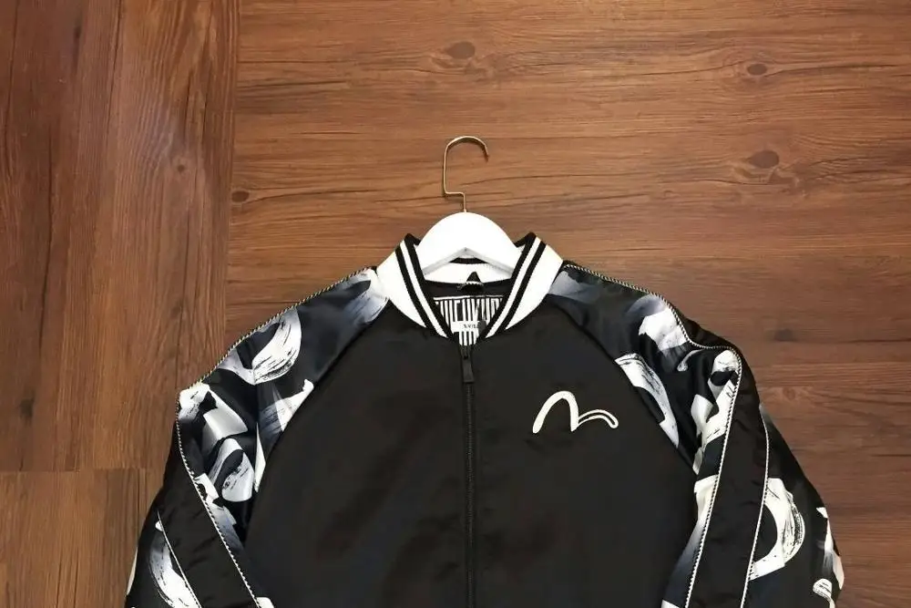 Аутентичная Evisu Новая зимняя высококачественная модная теплая дышащая мужская хлопковая куртка пара бейсбольная форма Пальто Тренч