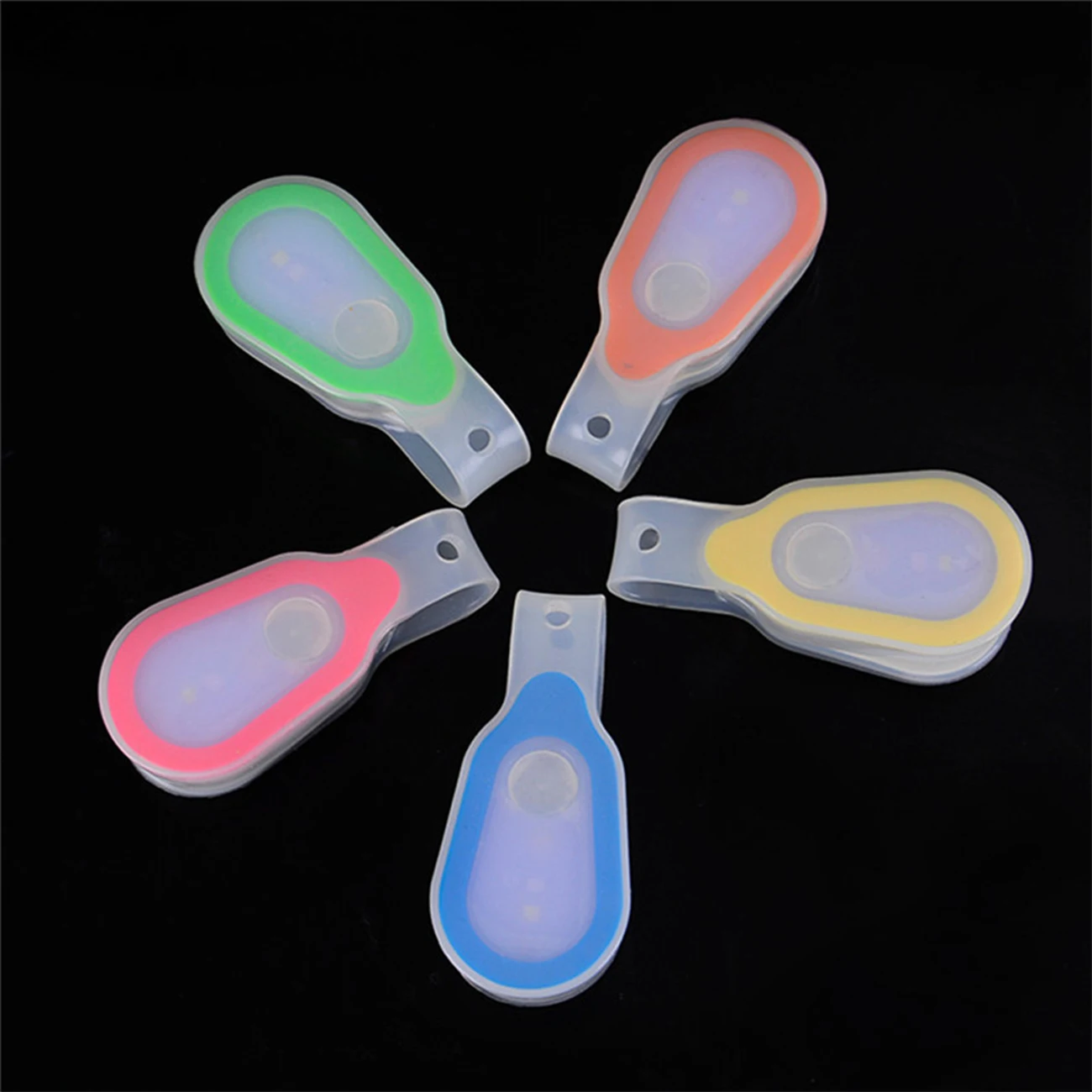 

Portable Hand Free LED Flashlight Clip On to Clothing Outdoor Magnet Lights Mini Night Running Button Silicone Lamp for Camping