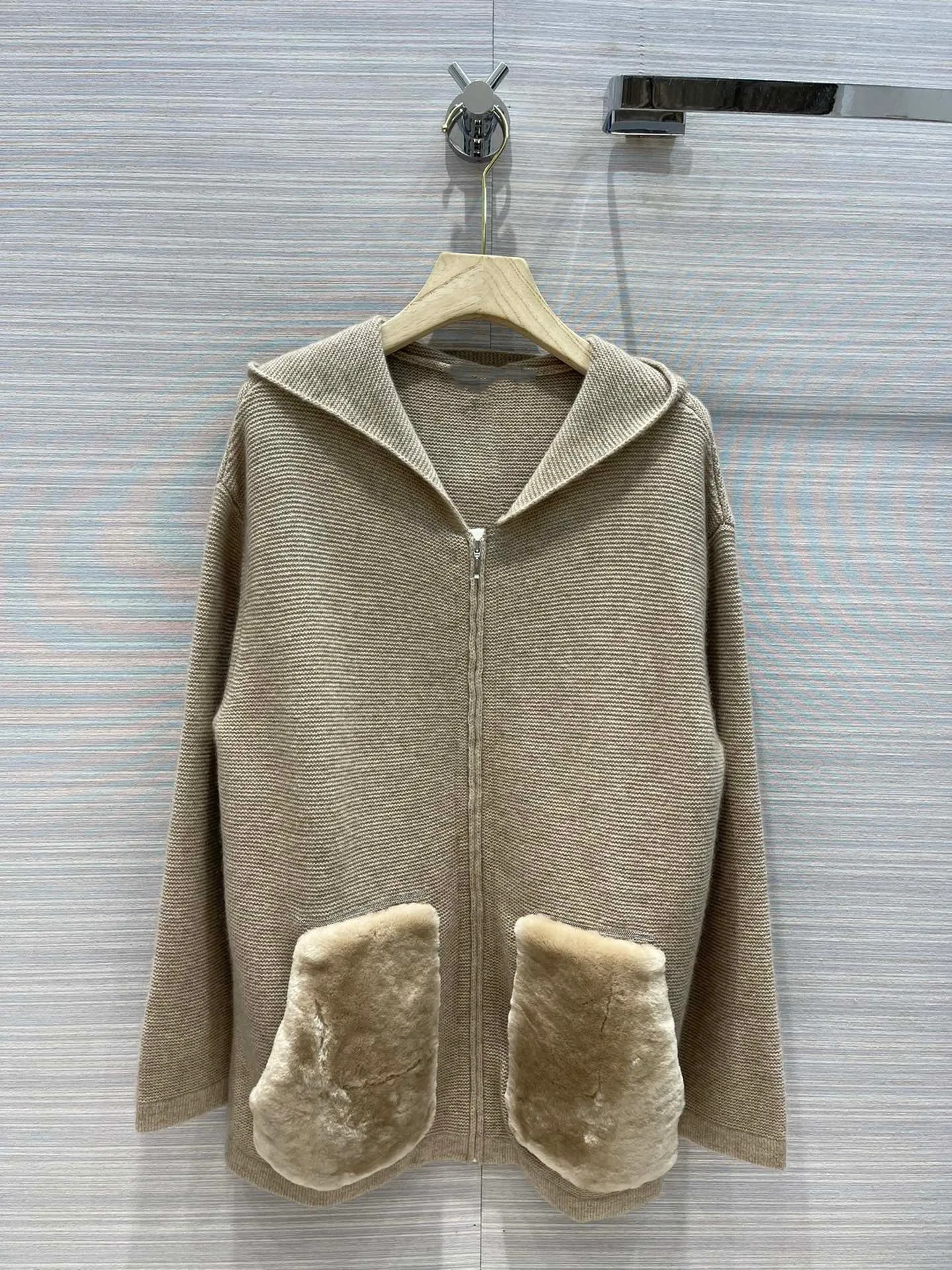 

Autumn and winter 2021 new women's fur pocket zipper cashmere coat h version