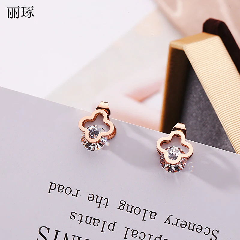 

Korean temperament four-leaf clover inlaid zircon titanium steel earrings female rose gold hypoallergenic ear jewelry