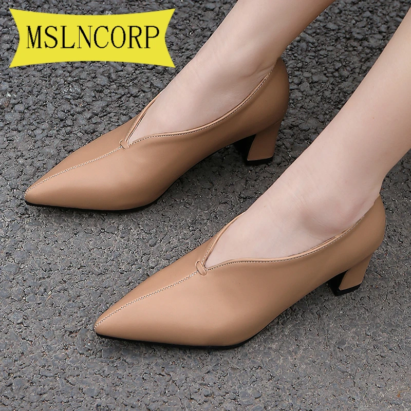 Классические весенние женские туфли лодочки на каблуках с острым носком и V