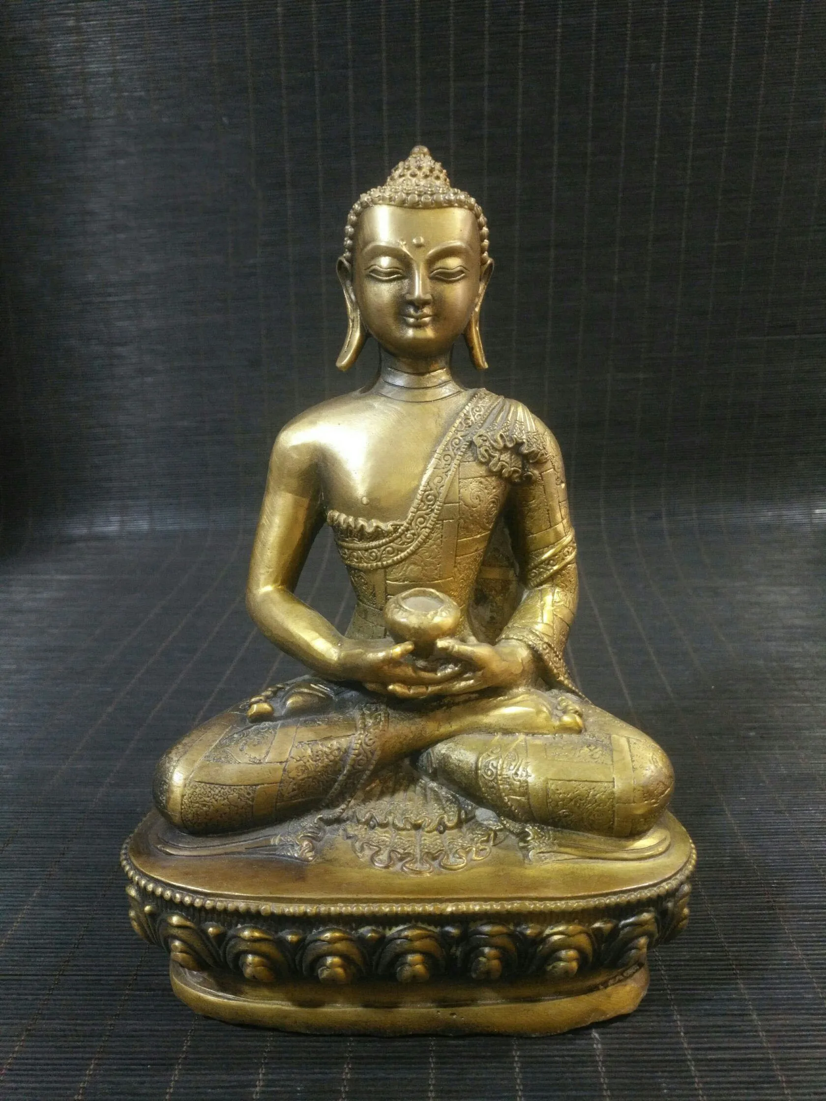 

Home Decor 9" Tibet Buddhism Old bronze Shakyamuni Buddha Statue In a robe Amitabha statue Enshrine the Buddha