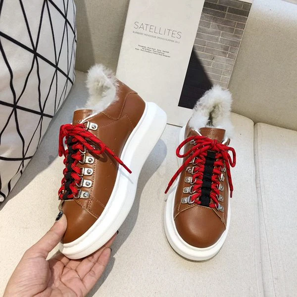 Женские кроссовки из натуральной кожи с теплым мехом цвет черный белый женская