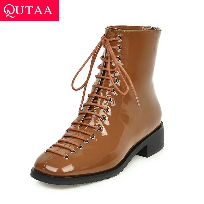 QUTAA/ г. Новые осенне-зимние ботильоны на шнуровке с круглым носком модная женская обувь из искусственной лакированной кожи на низком квадратном каблуке размер 34-43