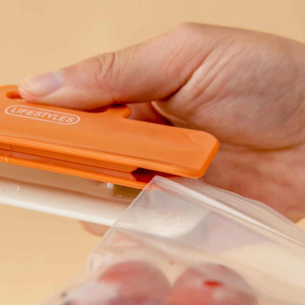 

Sealing Clip Fresh-keeping bag Snack bag Sealing Clip Household food preservation and Sealing Tools PP material 12*5.1*3cm