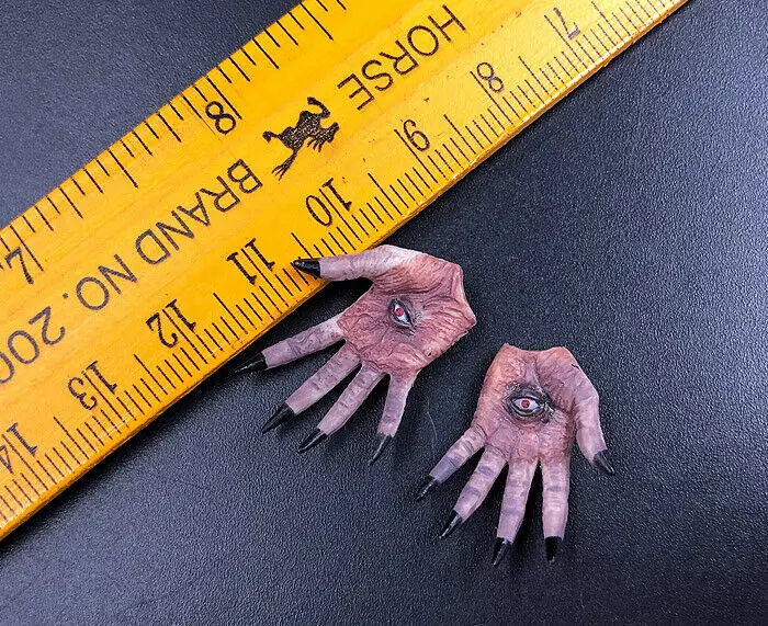 

1:6th Witcher monster with eyes hand claw hand Model F12" Female tbl HT Figure