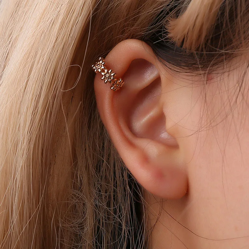 Bohemian Daisy Flower Ear Cuff No Piercing Earrings Vintage Leaf Cartilage Ear Clips For Women Boho Jewelry Party 2023 New