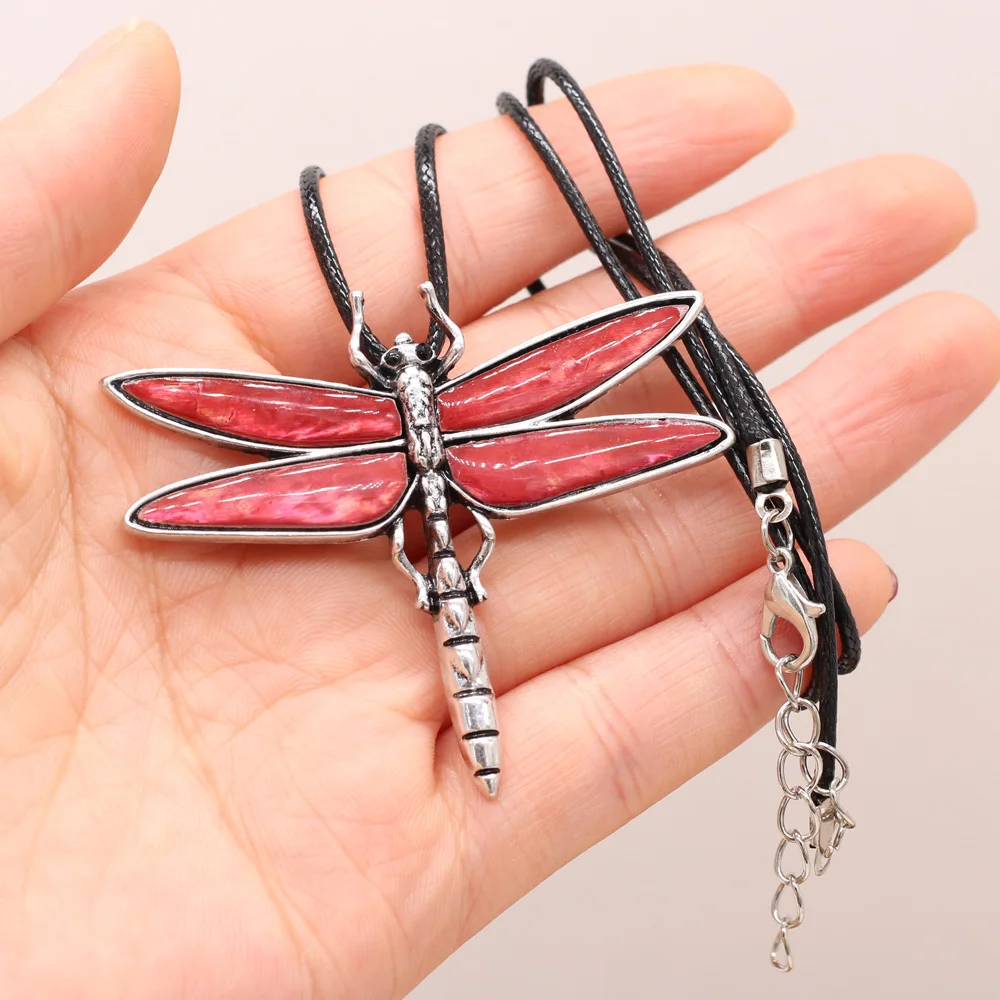 

Exquisite Dragonfly Shell Pendant Necklace Natural Shell Animal Pendant Necklace for Jewelry Gift Length 55+5cm Size 50x62mm