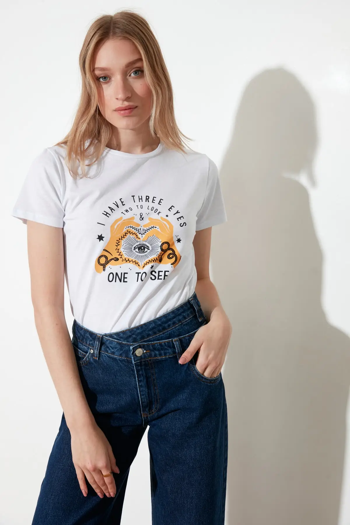 

Классическая трикотажная футболка TWOSS21TS1645