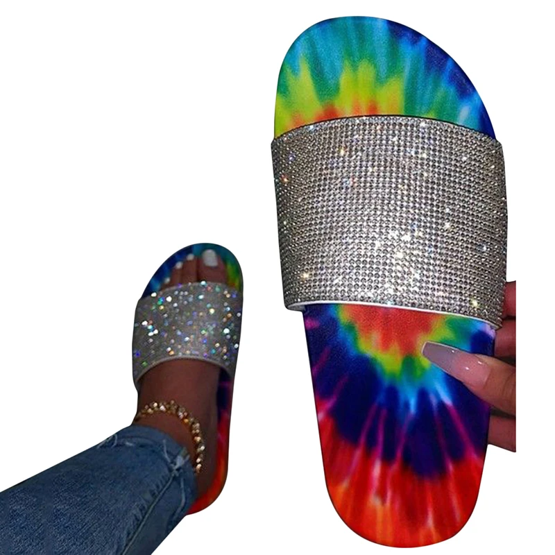 Новинка Летние женские шлепанцы на плоской подошве со стразами Модная яркая