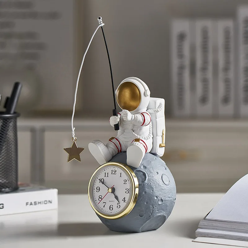 

Creative Astronaut Clock Decorations Resin Figurine Desk Clock Bedroom Bedside Table Office Modern Personalized Home Decorations