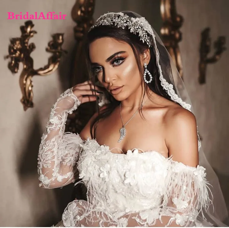 

Vintage African Ball Gown Wedding Dresses 2021 Latest Off Shoulder Lace Applique Princess Long Sleeves Crystal Bridal Gowns