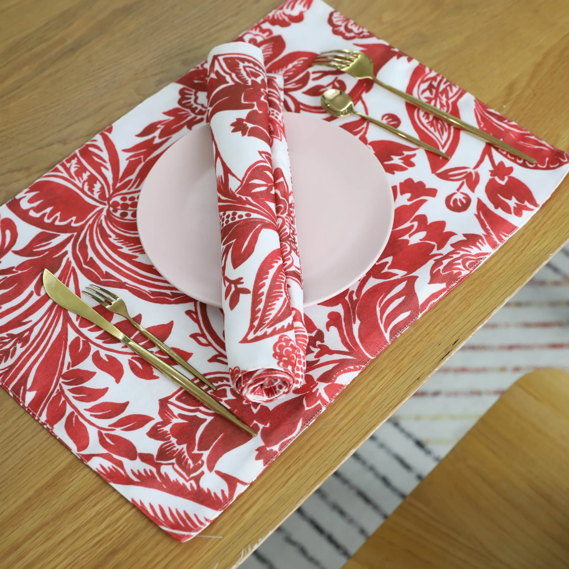 

Thickened Polyester-cotton Cloth Art Western Placemats, Heat-insulating Tablecloth Mat