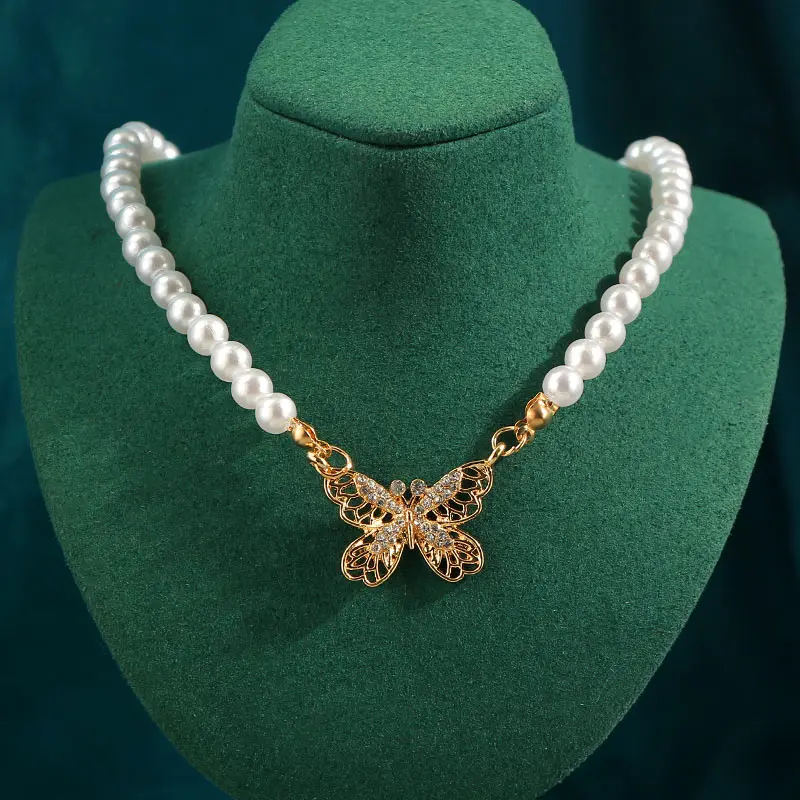 

Simple Fashion Imitation Pearl Choker Necklace For Women Gold Color Crystal Butterfly Pendant Necklace New Design Jewelry Gift