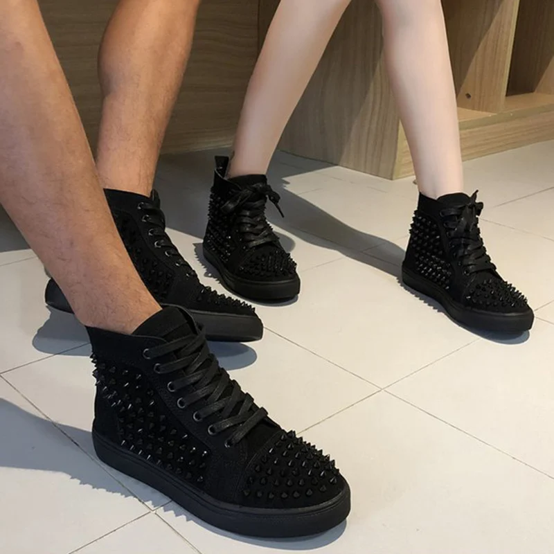 Износостойкие Нескользящие однотонные кроссовки с шипами и ушками на шнуровке