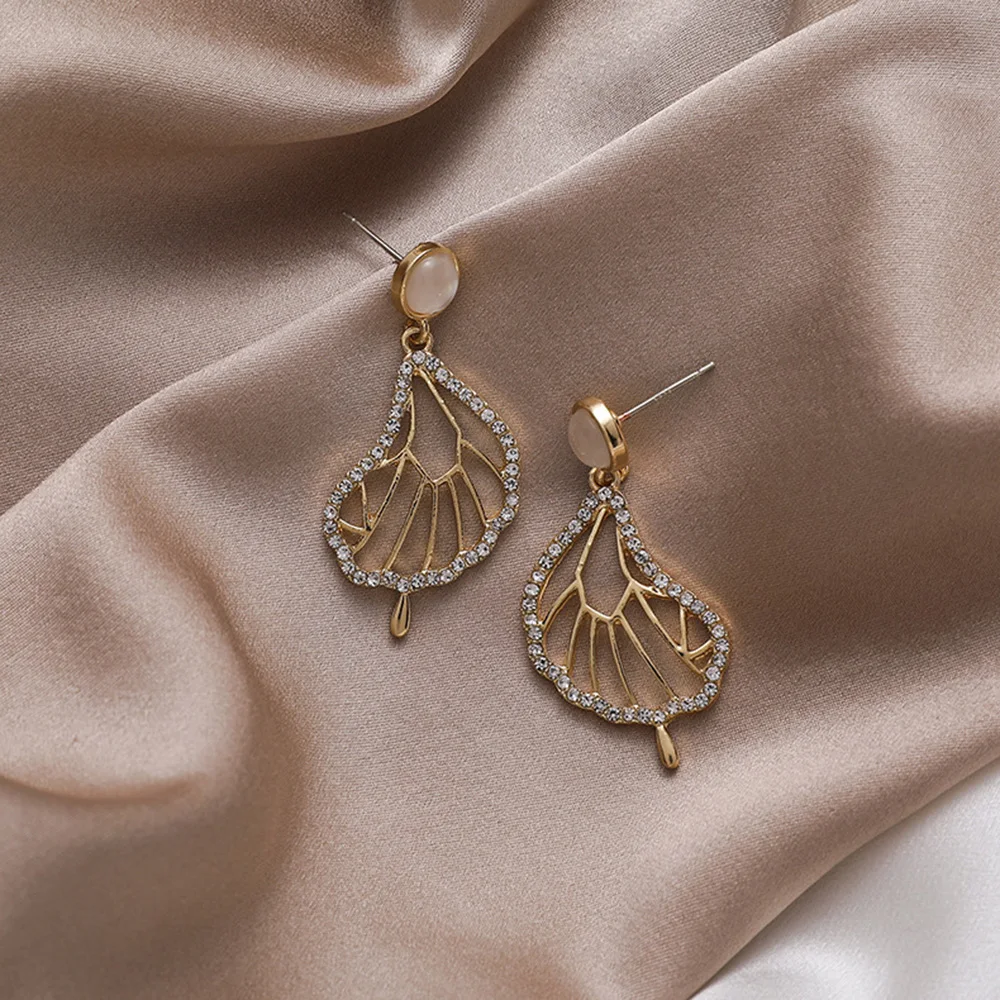 

Dangle Vintage Bohemia Long Big Hollow Leaf Drop Earrings For Women Wedding Jewelry Gift Accessories Pendientes Hot Sale 2021