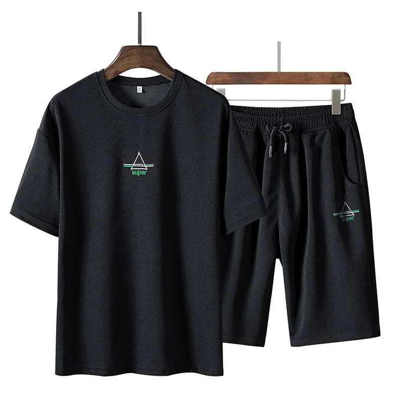 Спортивный костюм мужской из двух предметов футболка с принтом и шорты