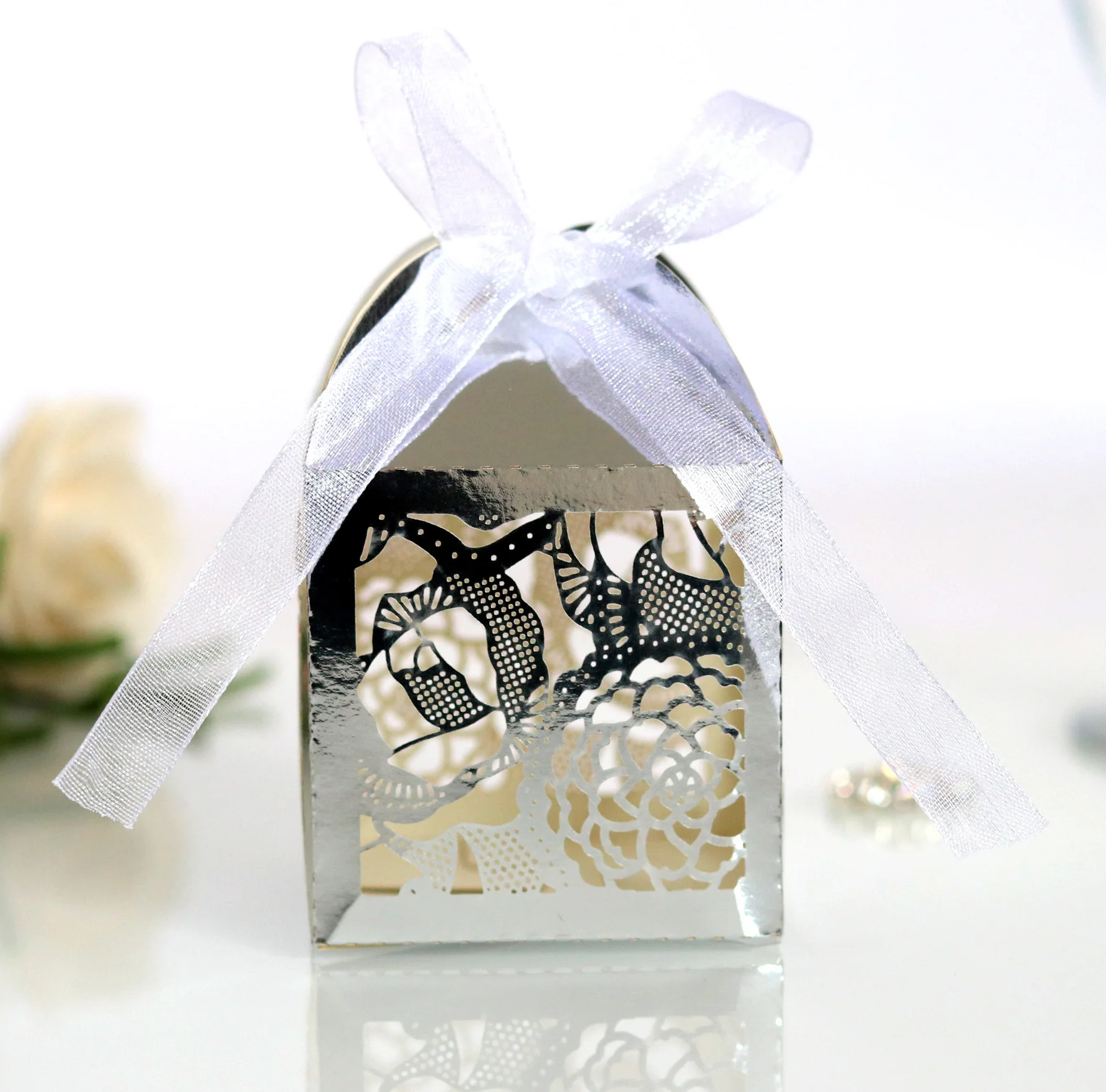 Свадебная декоративная коробка для шоколада конфет 3D полая Лента лазерная резка