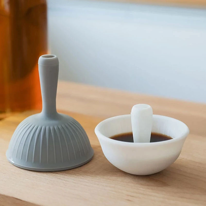 

1Pcs Portable Non-stick Filter Multi-function Funnel Strainer Splash-proof Silicone Kitchen Supplies Oil Water Spices Wine Flask