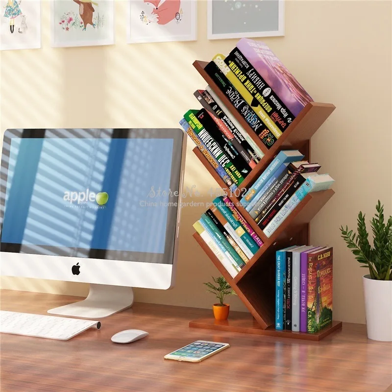 Простое современное пространство книжная полка простой стол студенческий