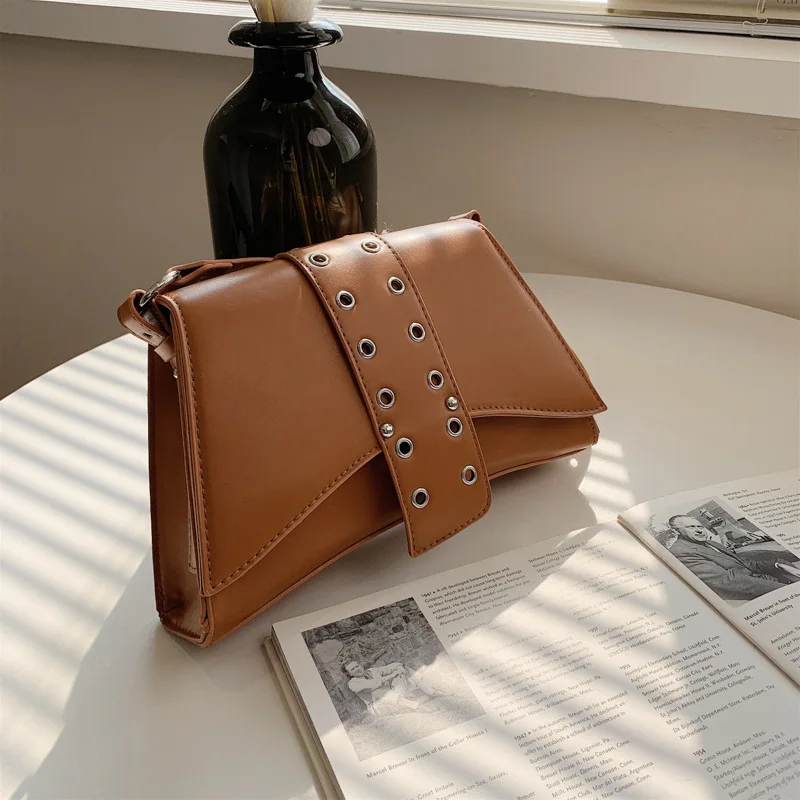 

Vintage Underarm Shoulder Purse Small Handbags For Women 2021 Leather Armpit Bag Butterfly Rivet Design Female Fashion Hobos Bag