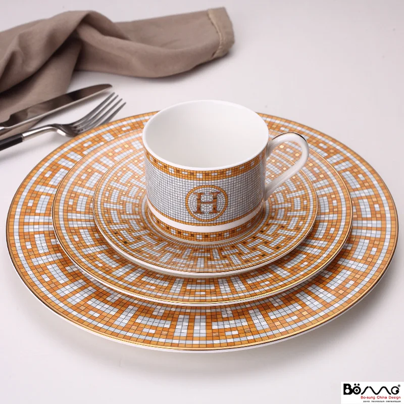 

Dinner Plate Luxury Golden Bone China Dinnerware Set Royal Feast Porcelain Steak Western Plate Dish Home Decoration Wedding Gift
