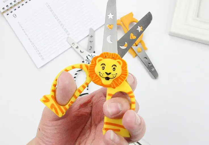 1 шт милые DIY лесные животные, тигр, Лев, Лошадь пластиковые ножницы для резчик бумаги; Скрапбукинг, Офисные, школьные, корейские канцелярские принадлежности