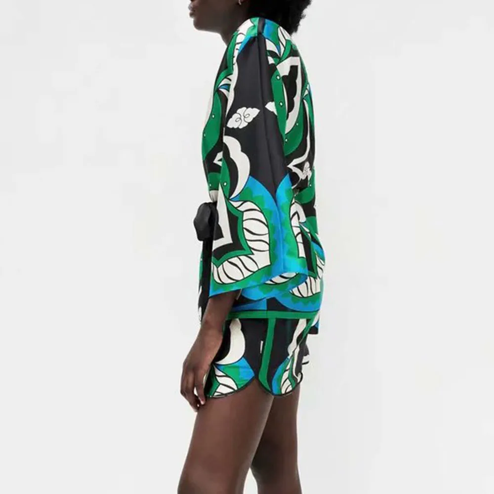 

Za Women 2021 New Fashion With Loose Fitting Blouses Vintage Long Sleeve Bow Decoration Printing Female Shirts Chic Tops