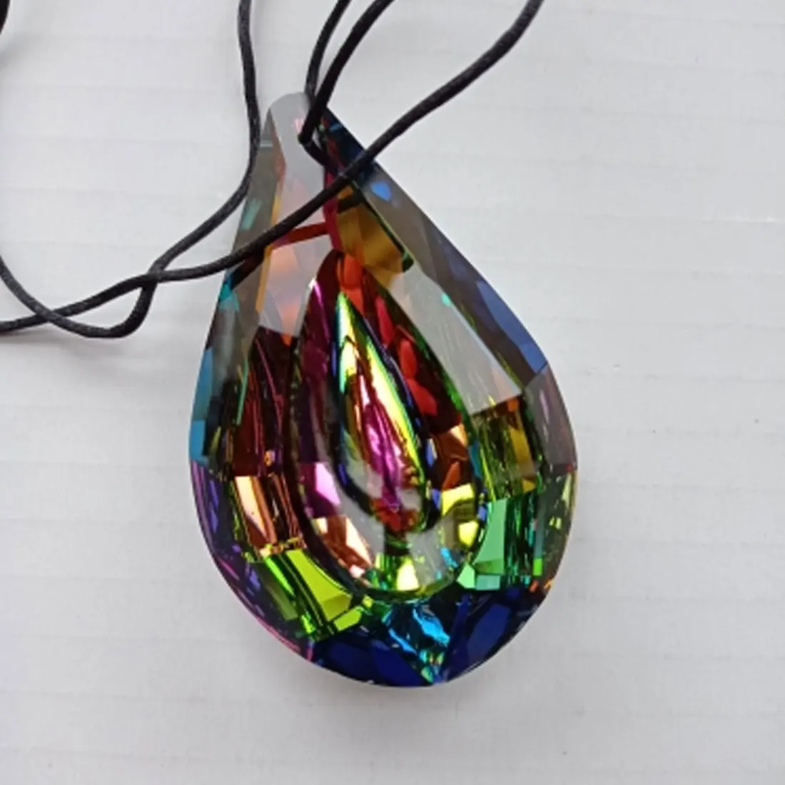 

Color Crystal Suncatcher Loquat Chandelier Chandelier Prism Light Parts Ornaments Home Wedding Party Decoration Figurines