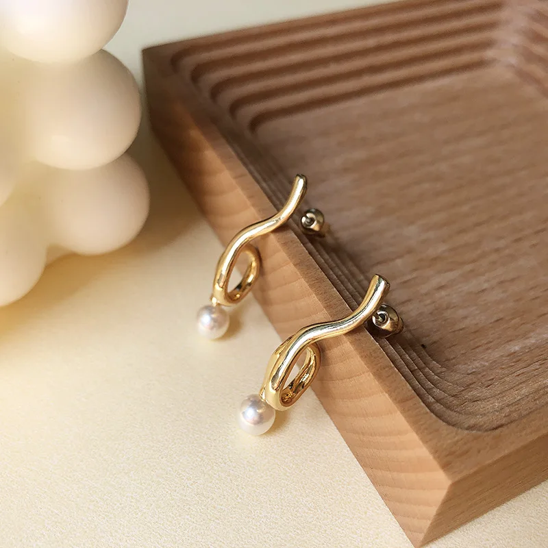 

Geometric Pearl Stud Earrings French Elegant Gold Color Irregular Earrings For Women Party Wedding Charm Jewelry Gift