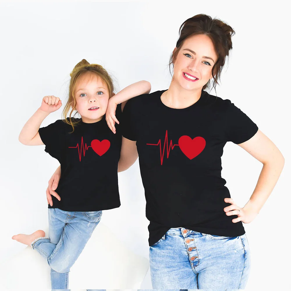 

New Matching Family Outfits Clothes Heartbeat Heart Print T shirt Mom Daughter Cotton Tops Baby Girls Boys Funny Summer T-shirt