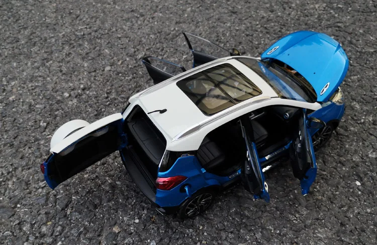 Высококачественная литая модель автомобиля BYD Yuan 1:18 (синий и белый) + небольшой