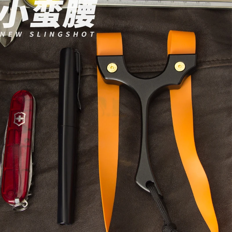 

2021 Flat Leather Fast Pressure Slingshot Free Binding Alloy Horizontal Grip Competitive Precision Lightweight Pocket Catapult