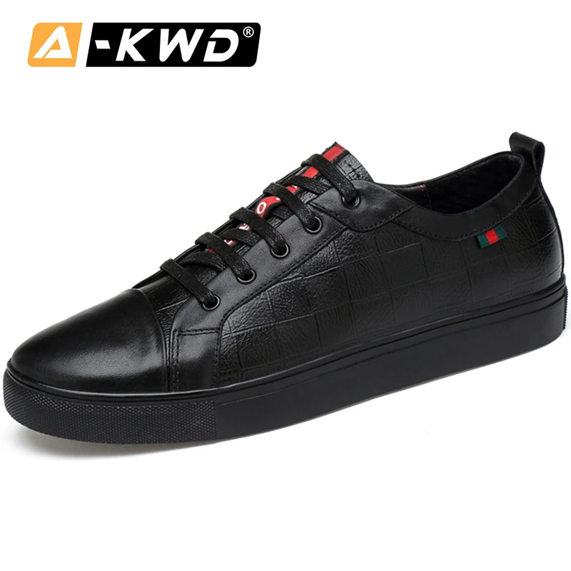 Мужские дышащие кроссовки из ПУ кожи черные или белые для тренировок