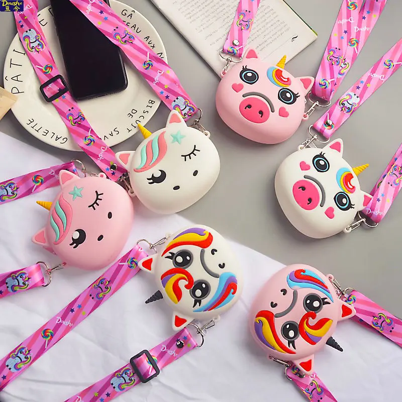 Маленькая женская сумка на плечо с лентой мягкая силиконовая единорогом