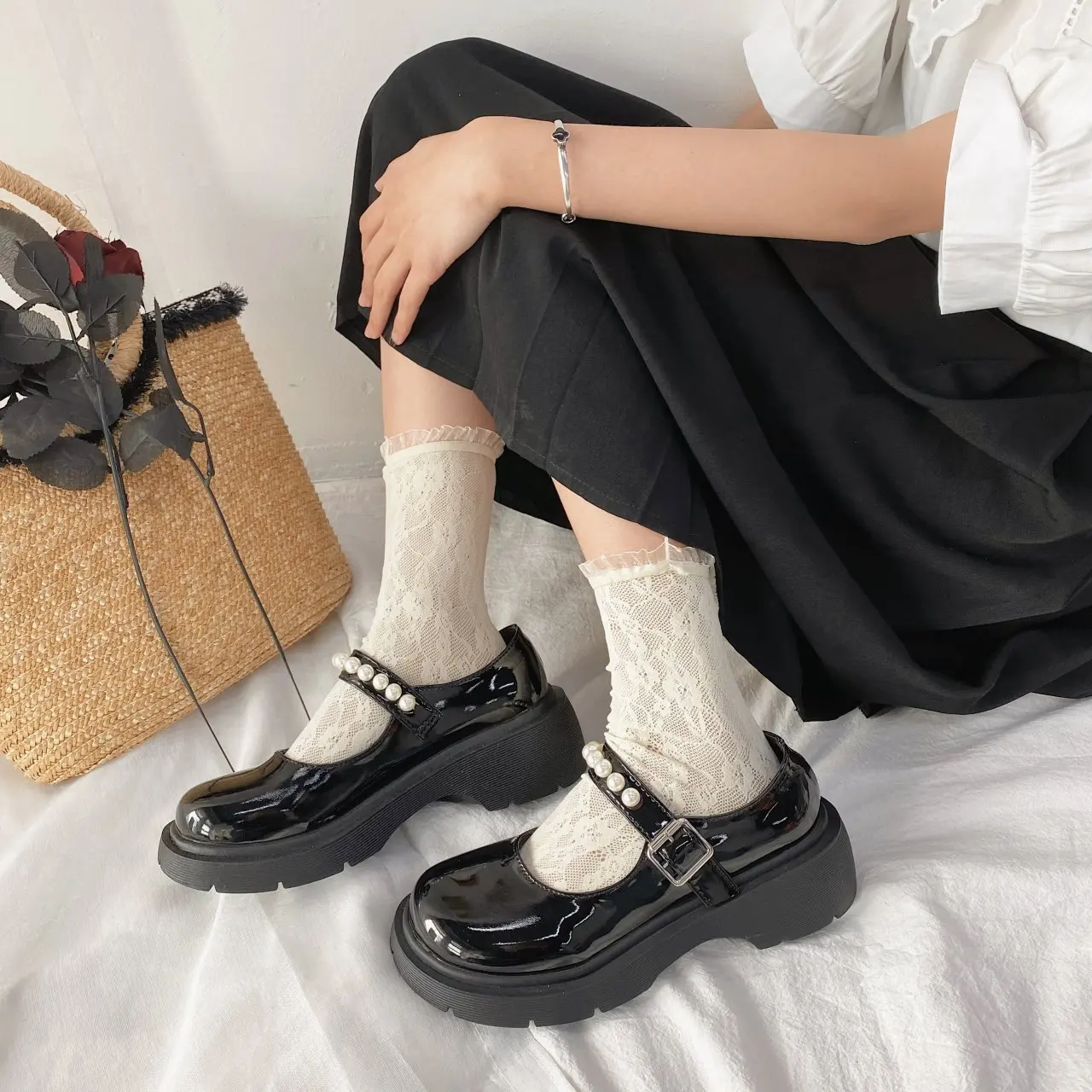 

Туфли женские из лакированной кожи, на низком каблуке, шнурок для обуви, оксфорды, туфли без каблуков с бисером