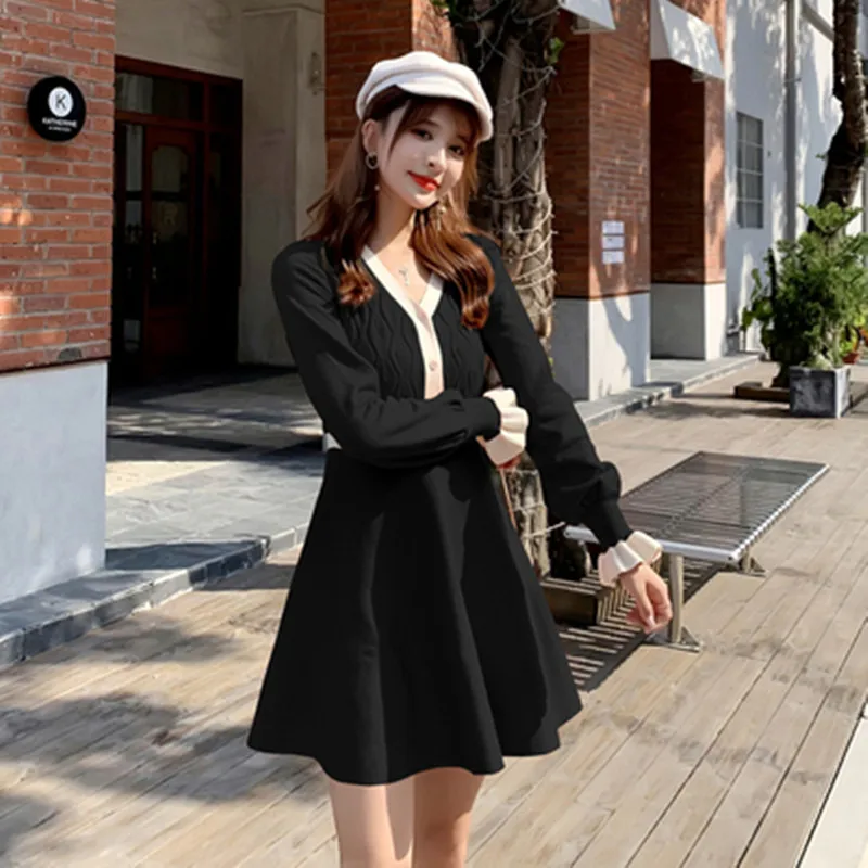 

Autumn 2021 New Hepburn Ladies Sweet V-neck Slim Knitted A-line Dress Vintage Splicing Flare Sleeve Bottoming Sweater Dress