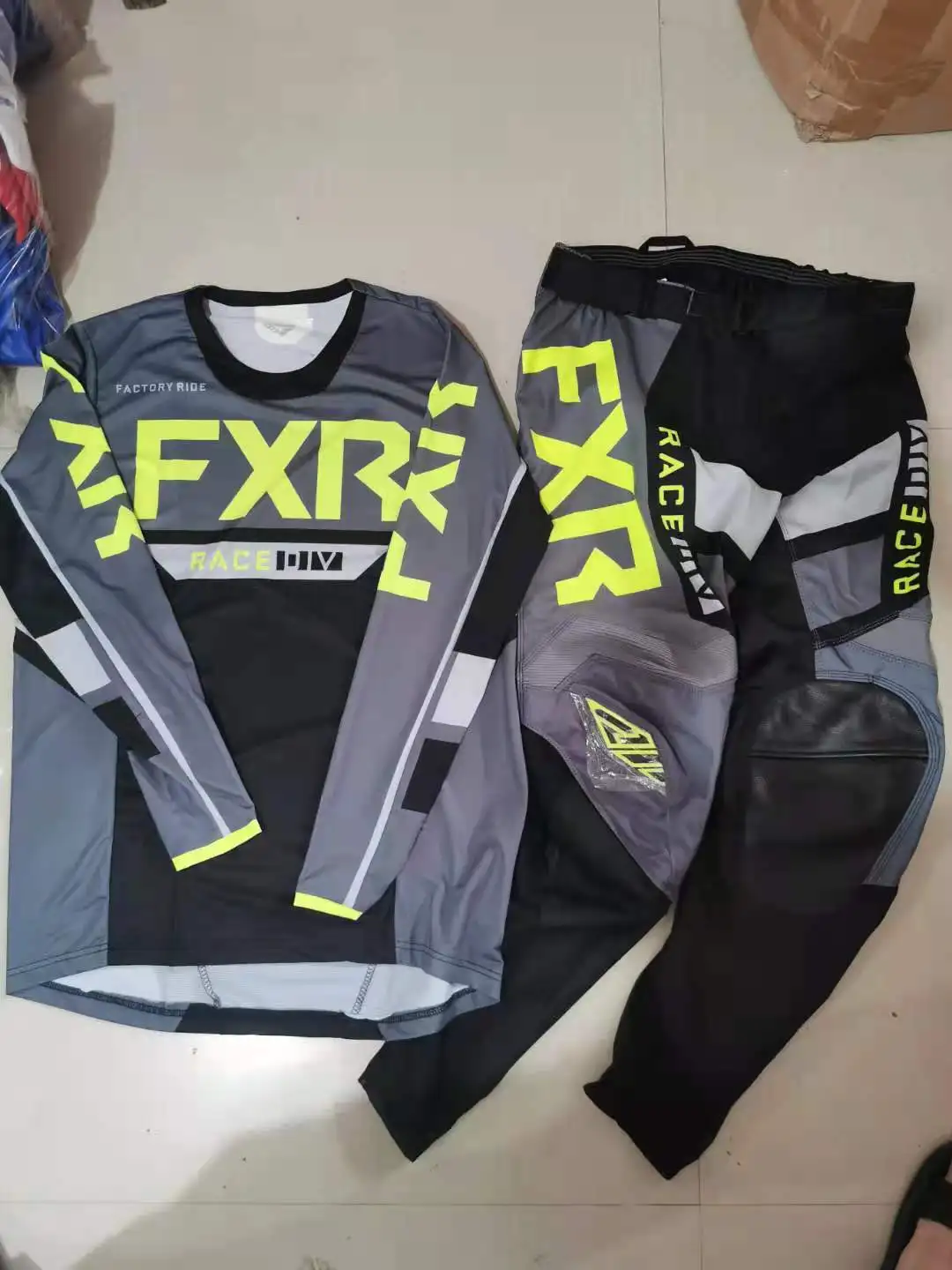 Велосипедный комплект новейшего стиля на 2021 год. Многоцветный велосипедный