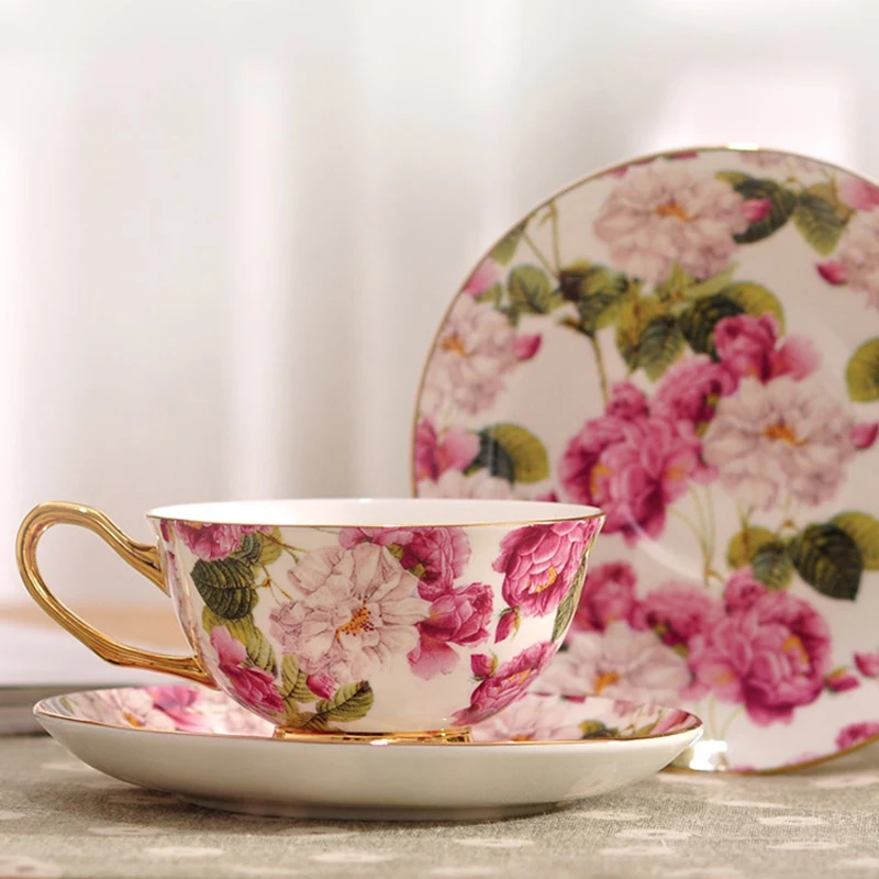

Высококачественный Британский набор кофейных чашек и блюдец из костяного фарфора Набор чашек для послеобеденного чая Роскошная элегантна...