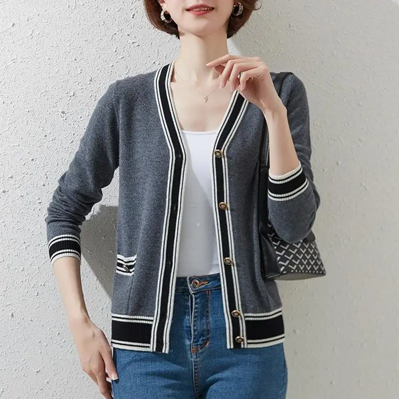 

Color Matching Sweater Sweater Cardigan Jacket WOMEN 'S Autumn and Winter 2021 Short Loose Shawl with Foreign Style Long Sleeve